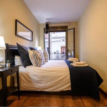 Ramblasrentals Cozy Renovated 2Br With Balcony Lift 20M Rambla - Parking - Wifi บาร์เซโลนา ภายนอก รูปภาพ