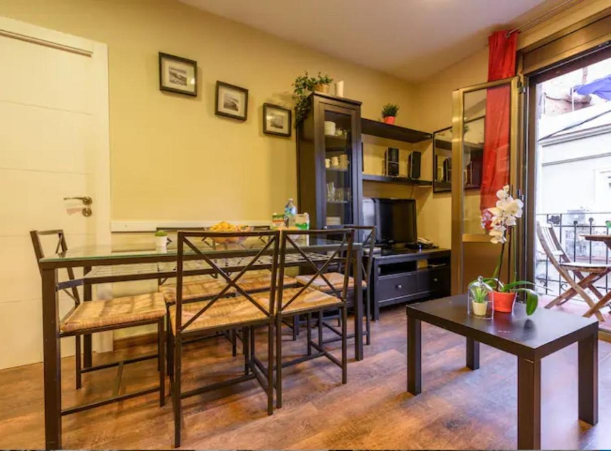 Ramblasrentals Cozy Renovated 2Br With Balcony Lift 20M Rambla - Parking - Wifi บาร์เซโลนา ภายนอก รูปภาพ