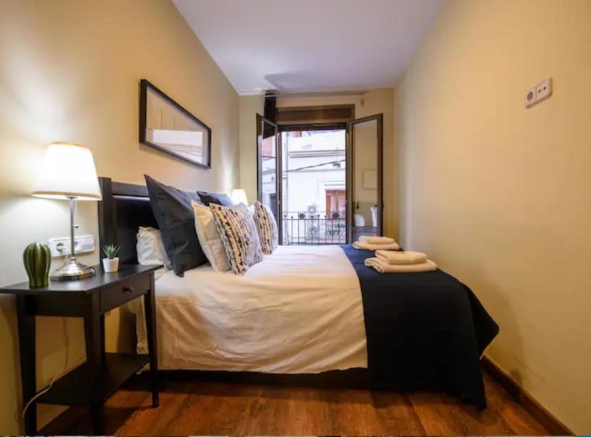 Ramblasrentals Cozy Renovated 2Br With Balcony Lift 20M Rambla - Parking - Wifi บาร์เซโลนา ภายนอก รูปภาพ